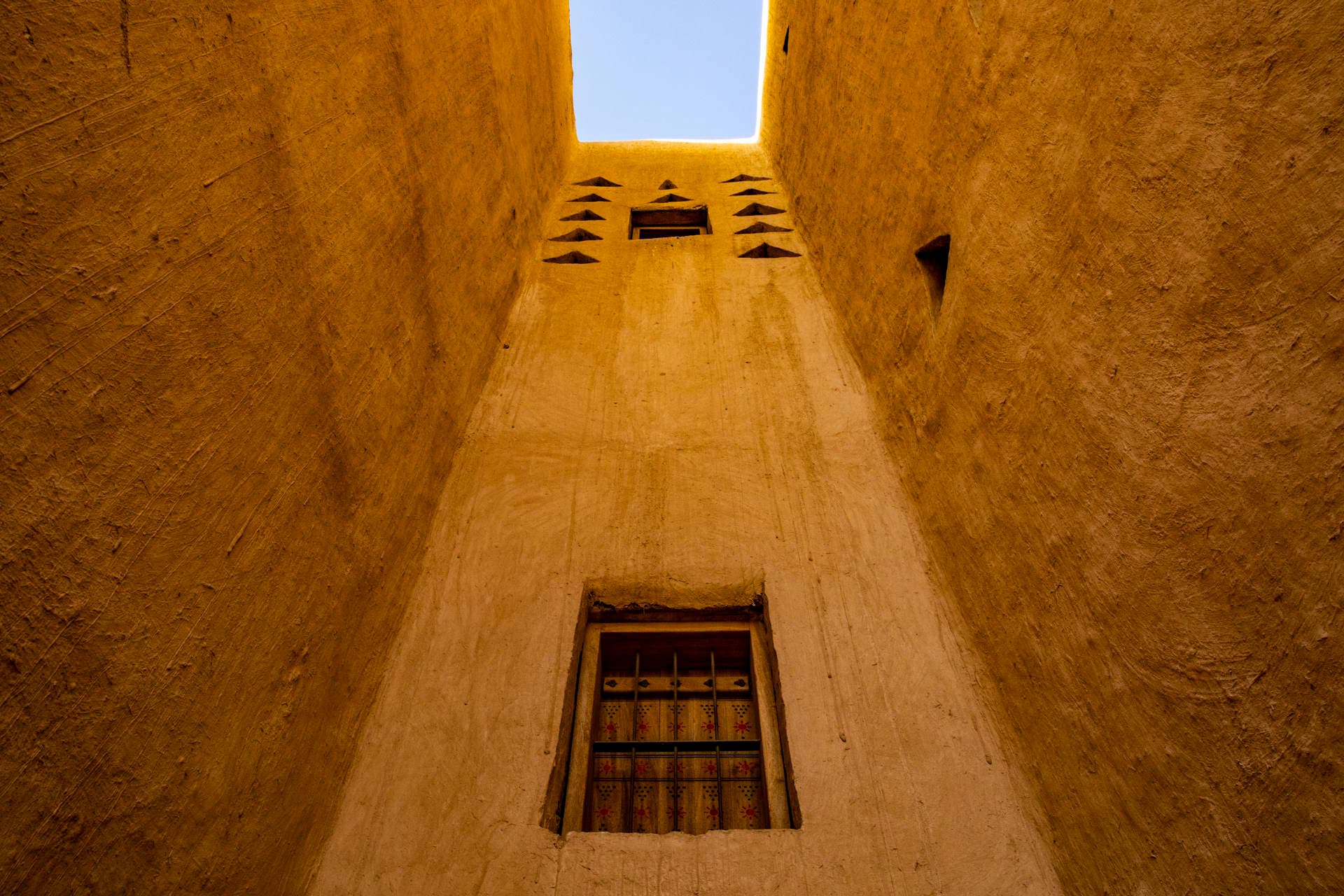 A tour of the Al-Tarif neighborhood and Al-Bajiri overlook, including entrance tickets.