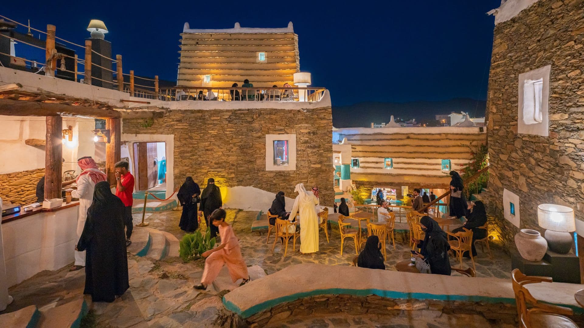 Head to the historic Tabab and enjoy visiting the palaces of Abu Nuqta al-Mutahmi